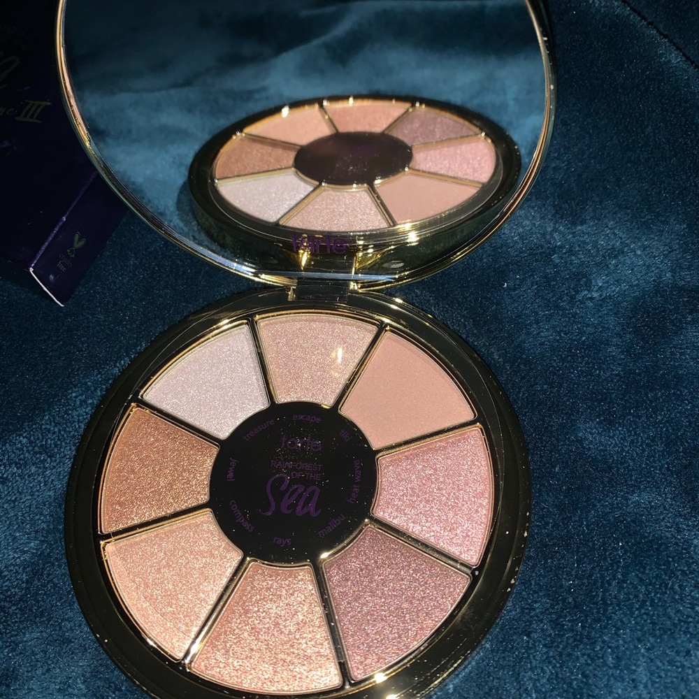 Rattle Rainforest of the Sea V3 eyeshadow palette